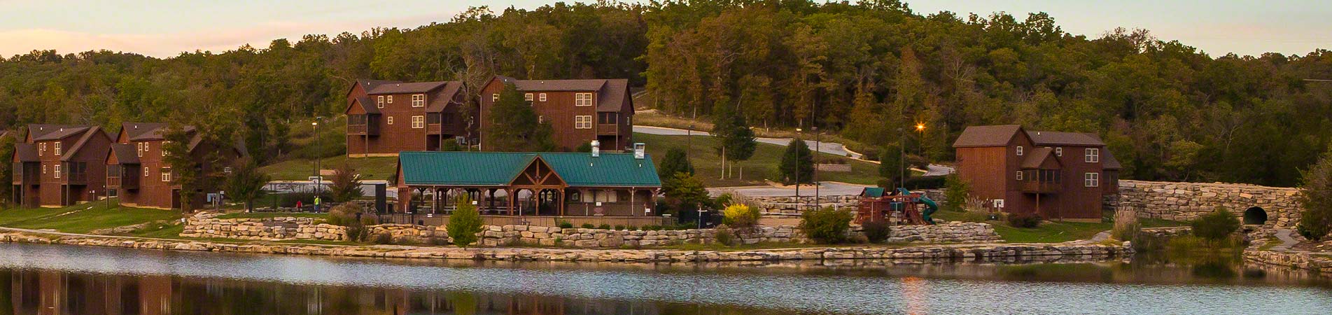 A small lakeside community filled with Branson vacation rentals.